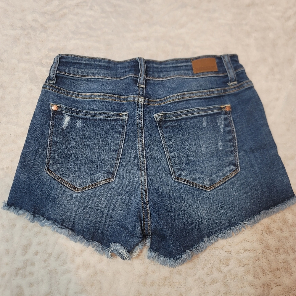 Judy Blue Women's Shorts Size 1/25 Medium Wash Denim - Picture 4 of 14